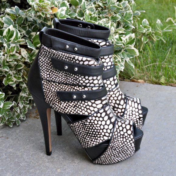 Kate Ferguson Eroreni-88 peep toe ankle booties - Picture 2 of 6